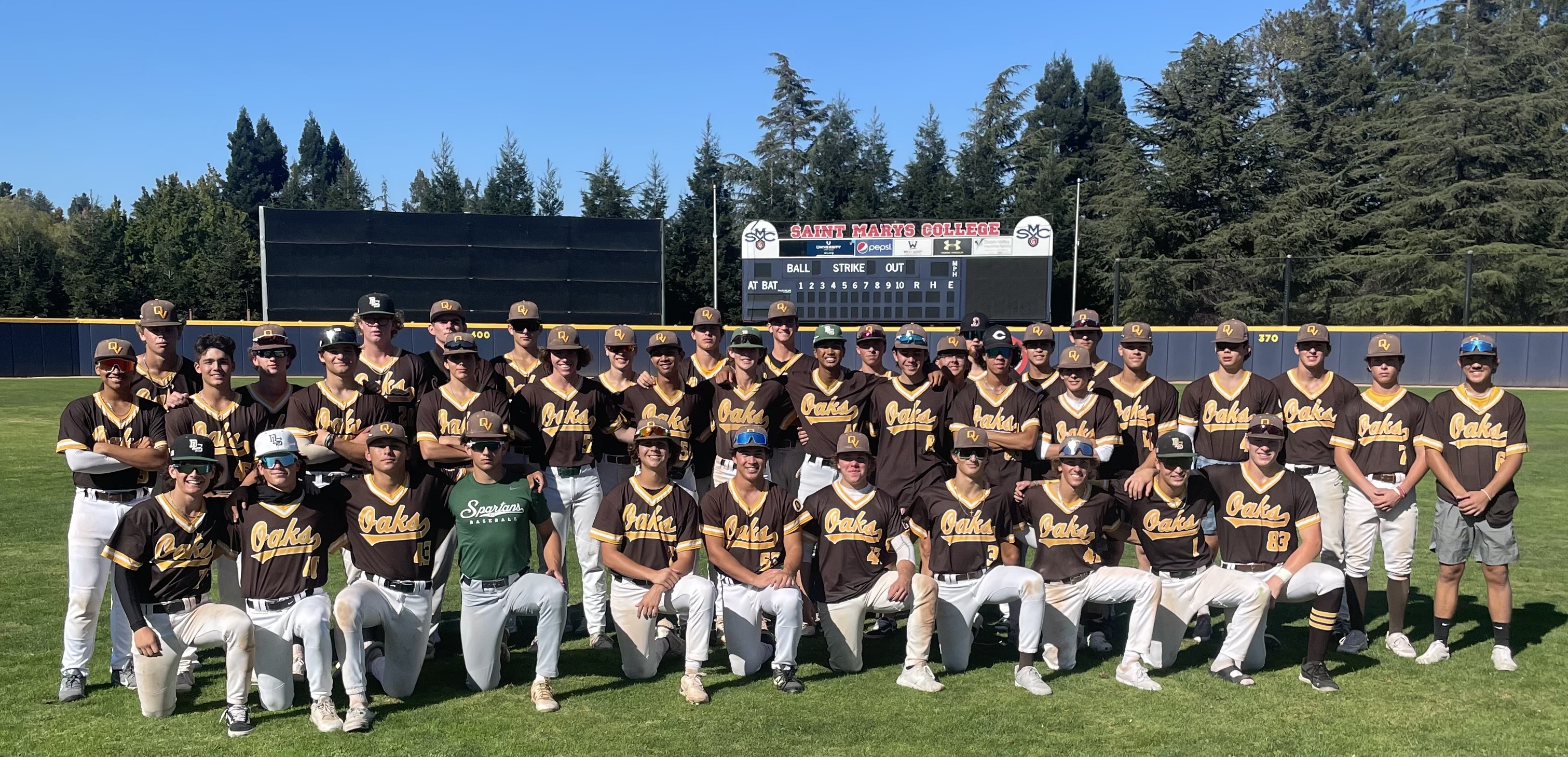DV Oaks team photo